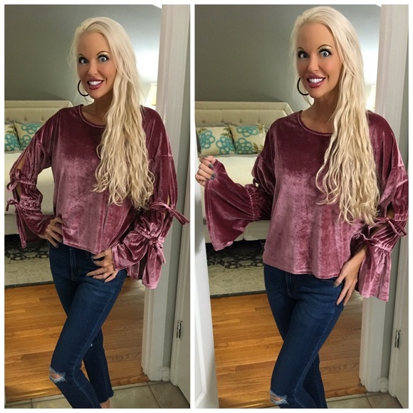 Tops - LAST 1! 💕Stunning Velvet Top with Ruffle Detail